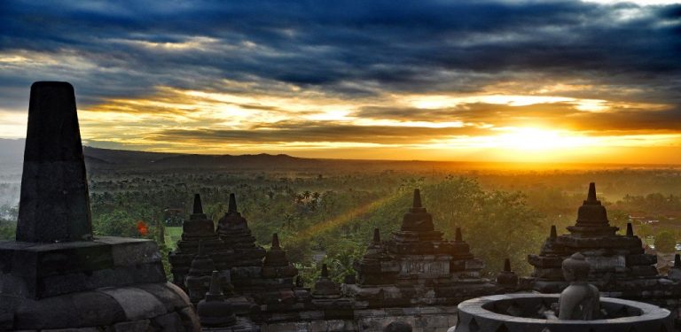 Tempat Wisata Di Jawa Tengah Dengan Pemandangan Menakjubkan - EDA WEB